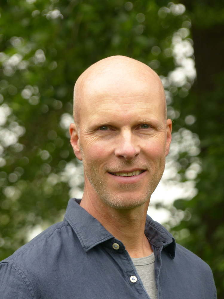 Florian Knöppler stellt seinen neuen Roman „Mit dem ersten Licht“  in der Bürgerwache vor