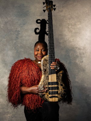 Weltnacht: Manou Gallo, Support: Stella Haastrup – Künstlerinnen aus Westfalen und weltweit